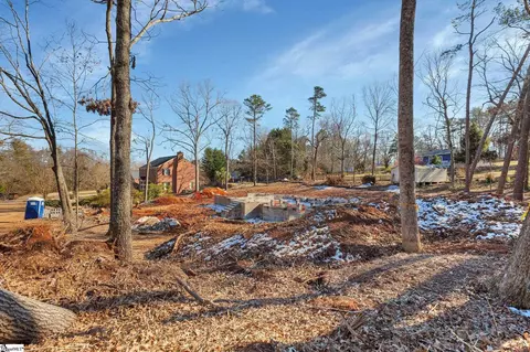 Exterior - 111 Williamsburg Dr, Greer, SC 29651 photo 6 of 13