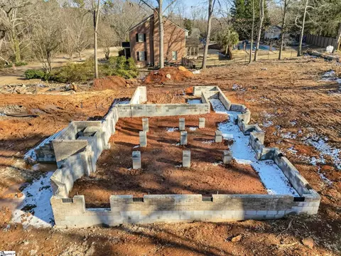 View/Area - 111 Williamsburg Dr, Greer, SC 29651 photo 3 of 9
