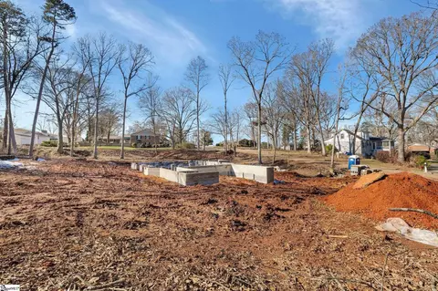 Exterior - 111 Williamsburg Dr, Greer, SC 29651 photo 9 of 13