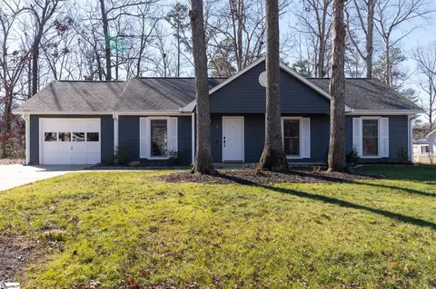 4 Moriston Rd, Mauldin, SC 29662