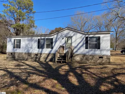 2 Cherokee St, Laurens, SC 29360