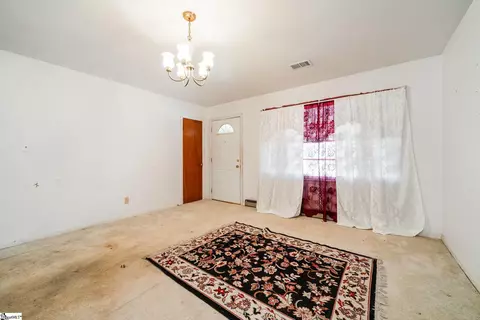 Living - 3 Hawthorne St, Honea Path, SC 29654 photo 1 of 2