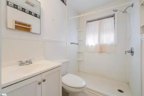 Bath - 3 Hawthorne St, Honea Path, SC 29654 photo 1 of 1
