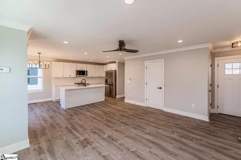 100 Laurel Dr, Greenville, SC 29607 photo 4