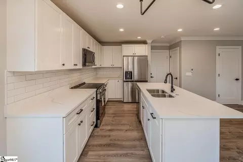100 Laurel Dr, Greenville, SC 29607 photo 5