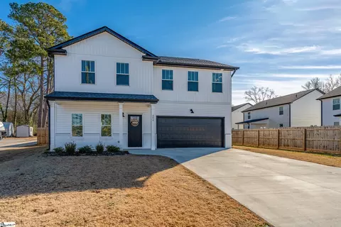 404 Holmes St, Laurens, SC 29360