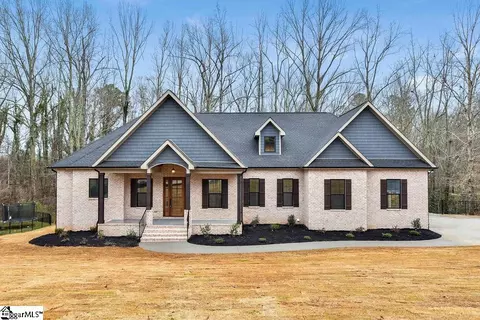 5 Woodland Hills Ln, Fountain Inn, SC 29644