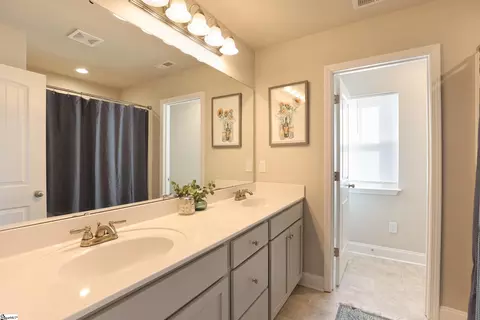 Bath - 209 Phillips Ave, Easley, SC 29640 photo 2 of 3