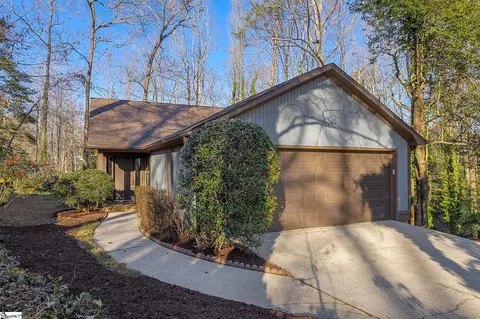 105 Oak Ridge Ct, Greer, SC 29650