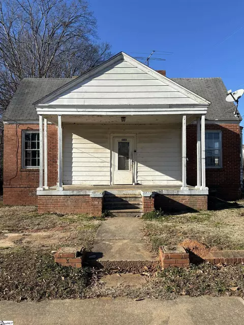 512 Magnolia St, Joanna, SC 29351