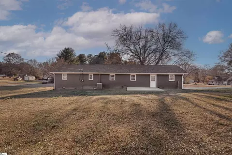 305 Roberts Rd, Williamston, SC 29697 photo 4