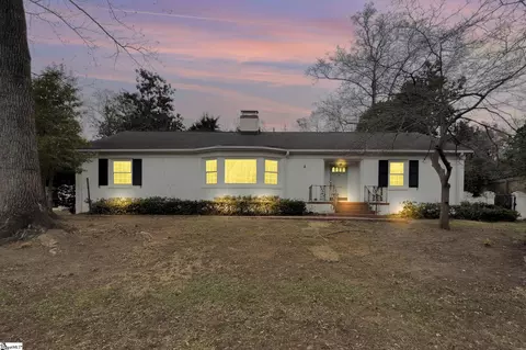 237 Pine Forest Dr, Greenville, SC 29601