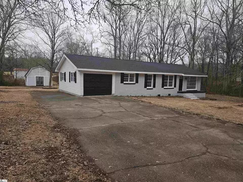 11 Shaw St, Honea Path, SC 29654