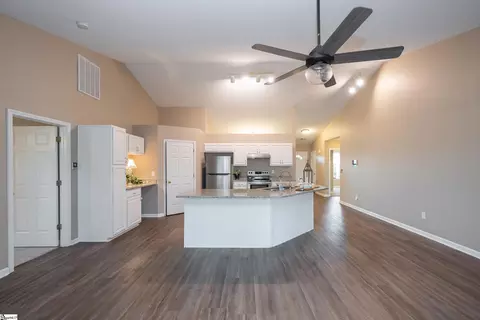 33 Seaside Ln, Greer, SC 29650 photo 9