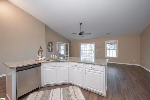 33 Seaside Ln, Greer, SC 29650 photo 14