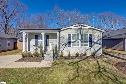 207 Palmer St, Greer, SC 29651
