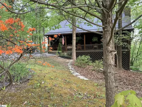 888 White Oak Mountain Rd, Columbus, NC 28722