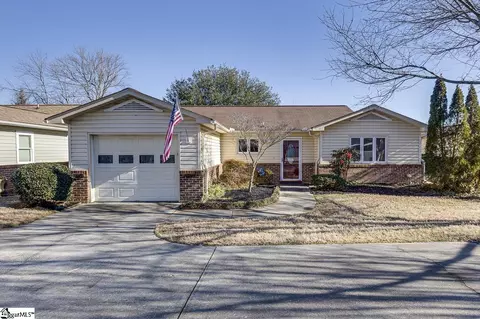 206 Lakeside Cir, Greenville, SC 29615