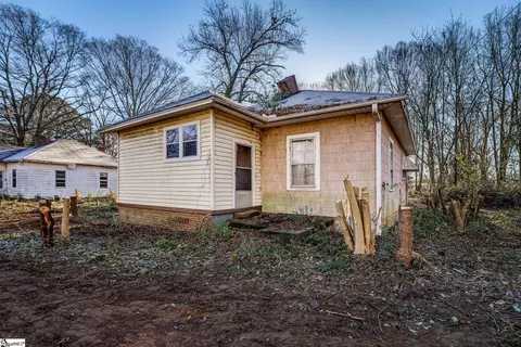 1 Gallon St, Laurens, SC 29360