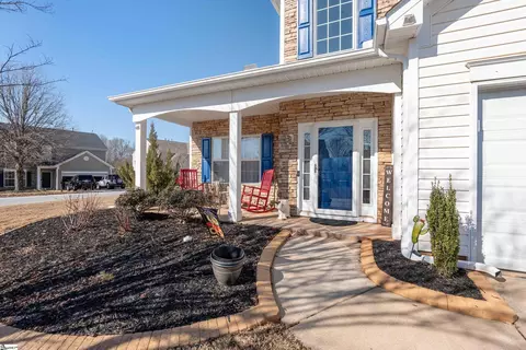 1 Maurice Ln, Simpsonville, SC 29681