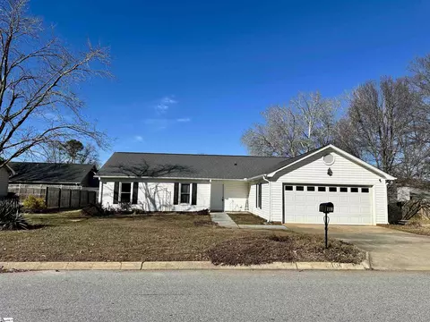 118 Waterbury Ct, Simpsonville, SC 29680