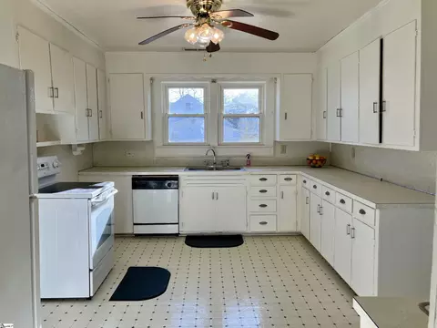Kitchen - 113 Garrison St, Easley, SC 29640 photo 1 of 2