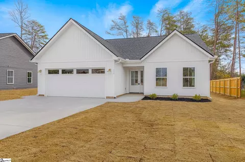 219 W Simmons St, Landrum, SC 29356