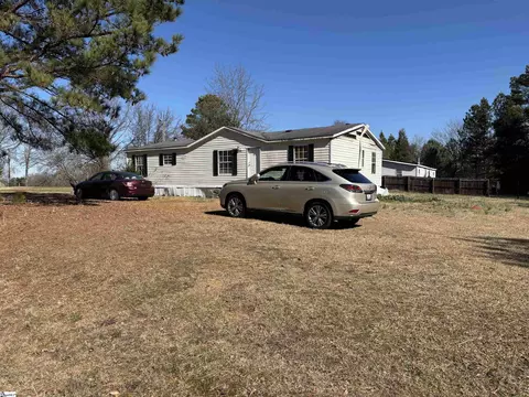 101 Adriann Ave, Gray Court, SC 29645