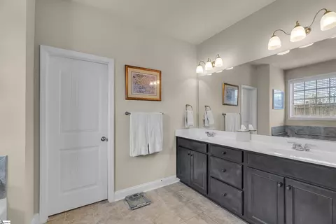 Bath - 146 Willowbottom Dr, Greer, SC 29651 photo 1 of 2