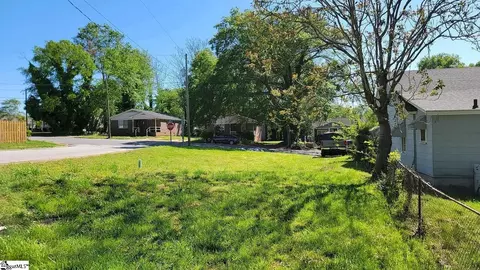 700 Birnie St, Greenville, SC 29611