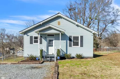 8240 2nd St, Boiling Springs, SC 29316