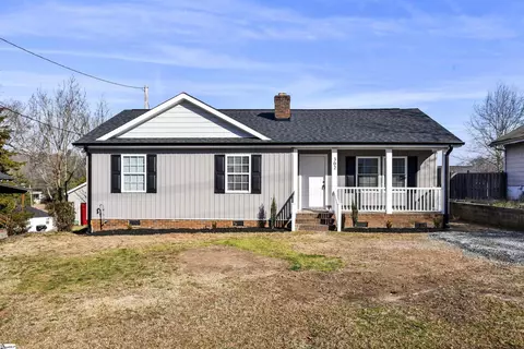 302 Gilliland Ave, Easley, SC 29640 photo 1