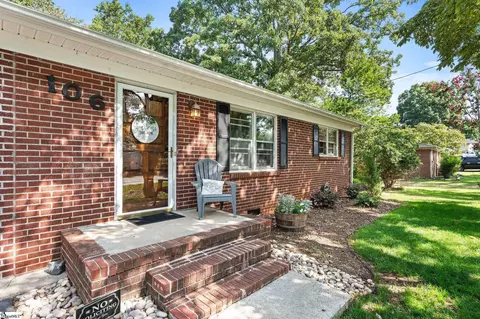 106 Oaklane Dr, Easley, SC 29642