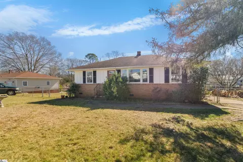 215 Derwood Cir, Greenville, SC 29617