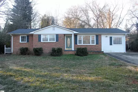 16 Strawberry Dr, Greenville, SC 29617
