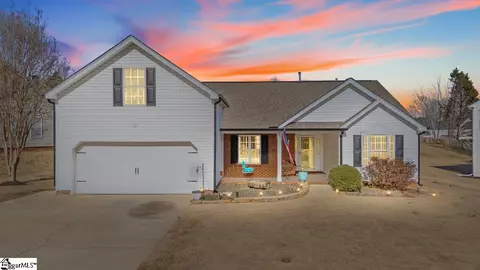 201 Crossview Dr, Simpsonville, SC 29680
