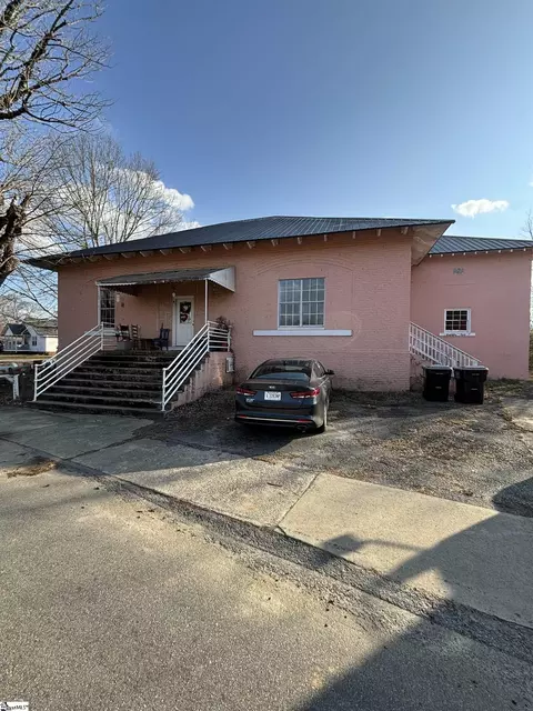 13 Smythe St # A, Belton, SC 29627