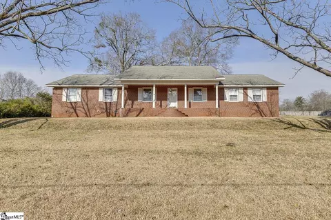 1608 Greenwood Rd, Laurens, SC 29360