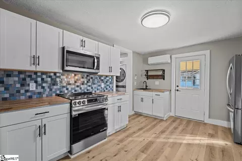 110 E James St, Greer, SC 29651 photo 9