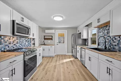 110 E James St, Greer, SC 29651 photo 8