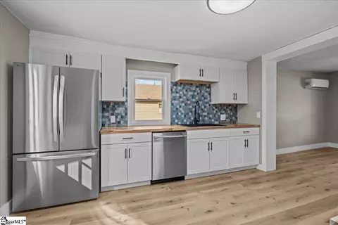 110 E James St, Greer, SC 29651 photo 6