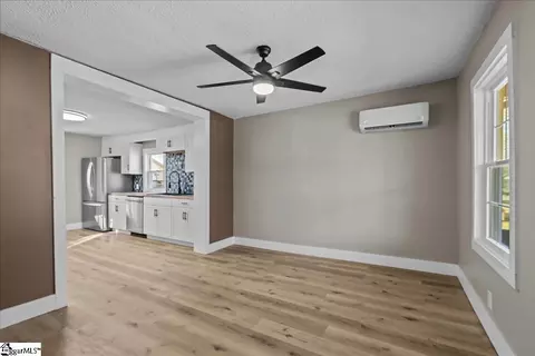 110 E James St, Greer, SC 29651 photo 4