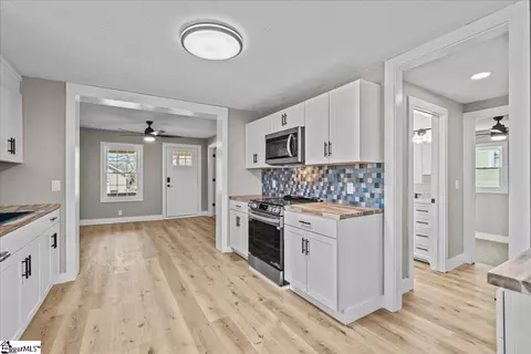 110 E James St, Greer, SC 29651 photo 7