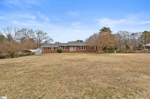 24 W Golden Strip Dr, Mauldin, SC 29662