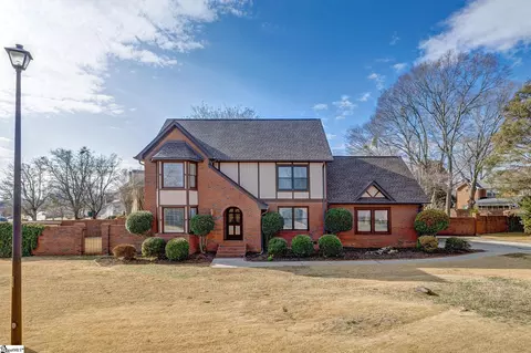 207 Chenoweth Dr, Simpsonville, SC 29681