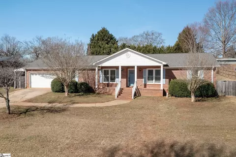 4 Queensbury Dr, Greenville, SC 29617