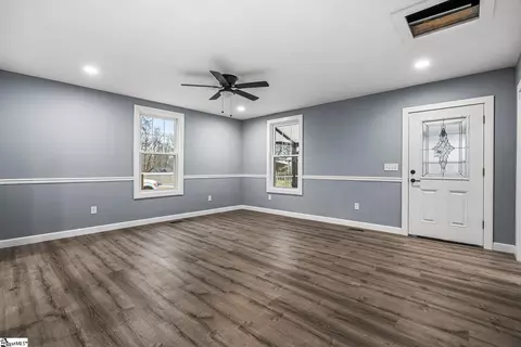 Living - 18 Conner St, Pelzer, SC 29669 photo 2 of 4