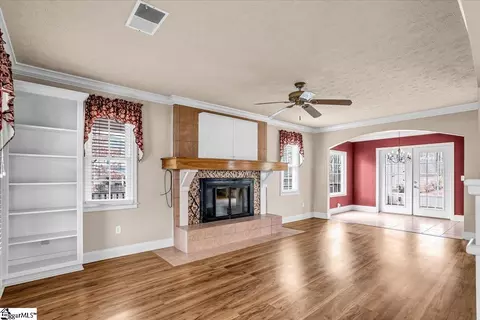 Living - 104 Williamsburg Way, Easley, SC 29642 photo 1 of 6