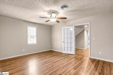 Living - 104 Williamsburg Way, Easley, SC 29642 photo 5 of 6