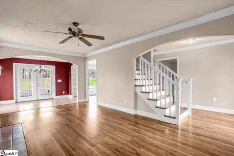 Living - 104 Williamsburg Way, Easley, SC 29642 photo 2 of 6